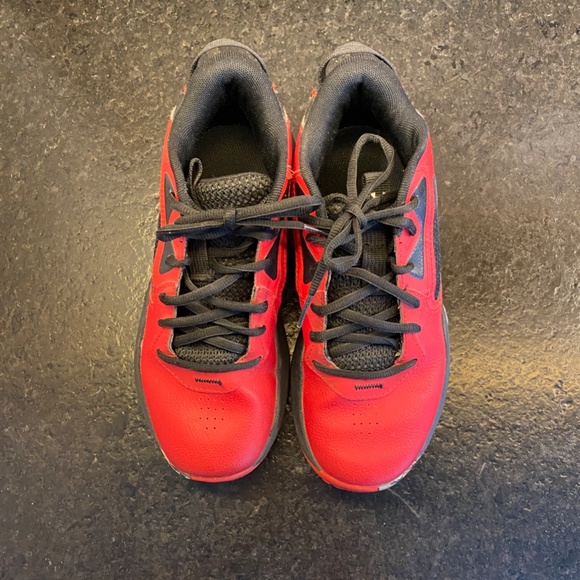 BOYS RED UNDER ARMOUR LOCKDOWN 6 BASKETBALL SHOES SIZE 5 YOUTH - Picture 2 of 6